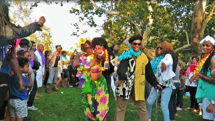 This image has an empty alt attribute; its file name is 6.jpg