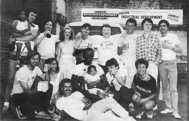 This image has an empty alt attribute; its file name is kiss.jpg