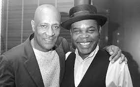 This image has an empty alt attribute; its file name is central-line1.jpg